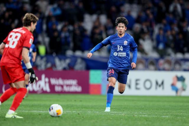 刘诚宇抱憾头球未进：对位PK高井幸大应更聪明些