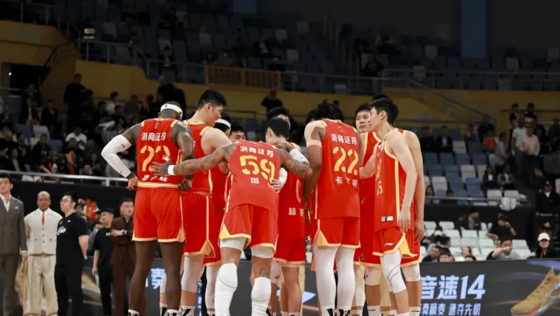 在线游戏-广厦队发文：朱俊龙挺身而出，连续进攻得分为球队保住胜局